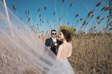 açık fotoğraf - yeni evliler oturumu