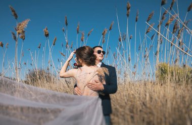 açık fotoğraf - yeni evliler oturumu