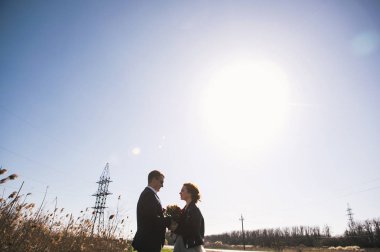 açık fotoğraf - yeni evliler oturumu