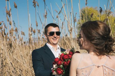 açık fotoğraf - yeni evliler oturumu