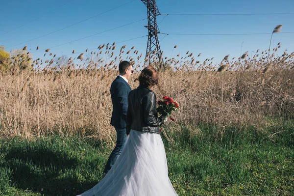 açık fotoğraf - yeni evliler oturumu