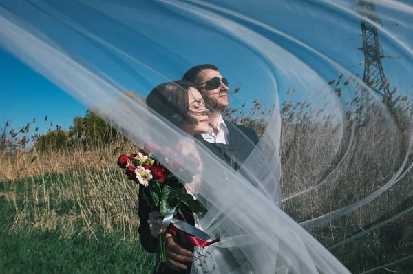 Buiten Foto Sessie Voor Pasgetrouwden — Stockfoto