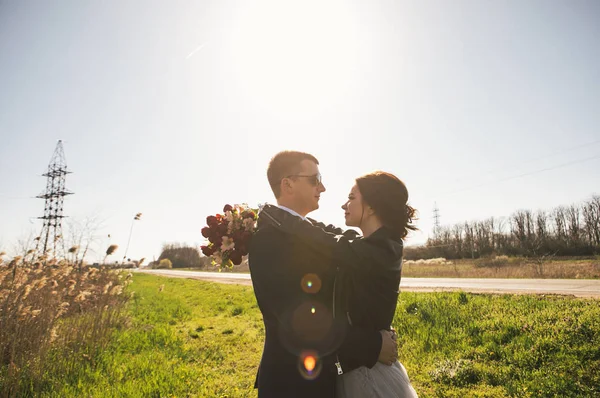 Buiten Foto Sessie Voor Pasgetrouwden — Stockfoto