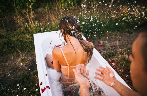 Man Woman Sitting Bath Rose Leaves Middle Vineyards — Stock Photo, Image