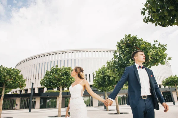 Stylish Bride Groom Walk Wedding Day Park Stadium — Stock Photo, Image