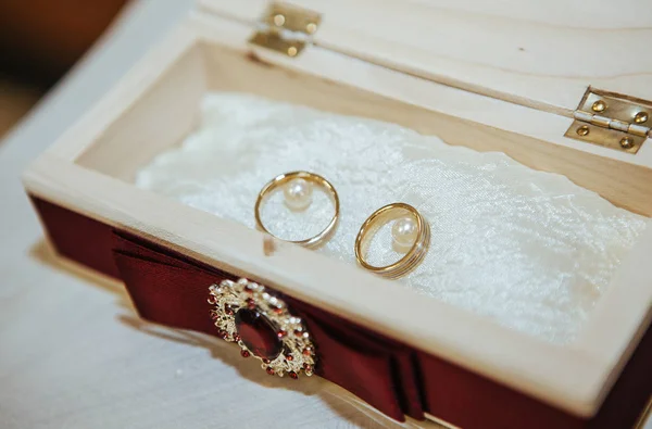wedding rings in a vintage jewelry box