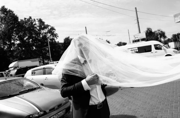 Groom Suit Veil His Head — Stock Photo, Image