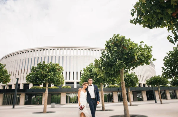 Stylish Bride Groom Walk Wedding Day Park Stadium — Stock Photo, Image