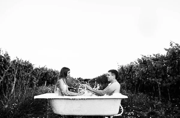 Man Woman Sitting Bath Rose Petals Middle Vineyards — Stock Photo, Image