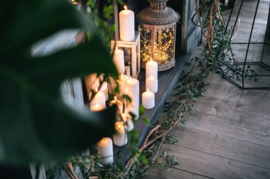 yaratıcı dekor ve tasarım çatı, mumlar ve bitki için