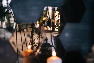 yaratıcı dekor ve tasarım çatı, mumlar ve bitki için