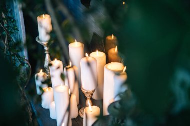 yaratıcı dekor ve tasarım çatı, mumlar ve bitki için