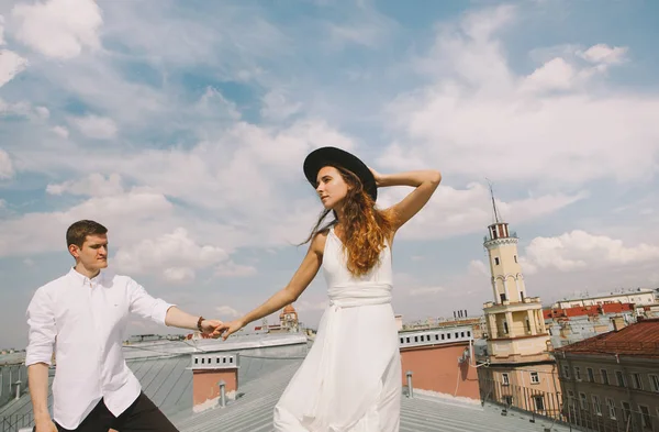 Loving Couple Girl White Dress Hat Guy Walk Roof View — Stock Photo, Image