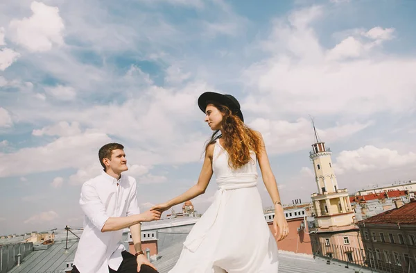 Loving Couple Girl White Dress Hat Guy Walk Roof View — Stock Photo, Image