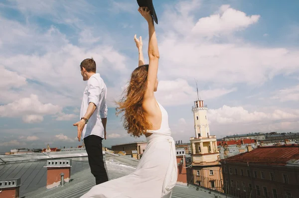 Couple Love Walking Roof Girl Hat Love Story — Stock Photo, Image