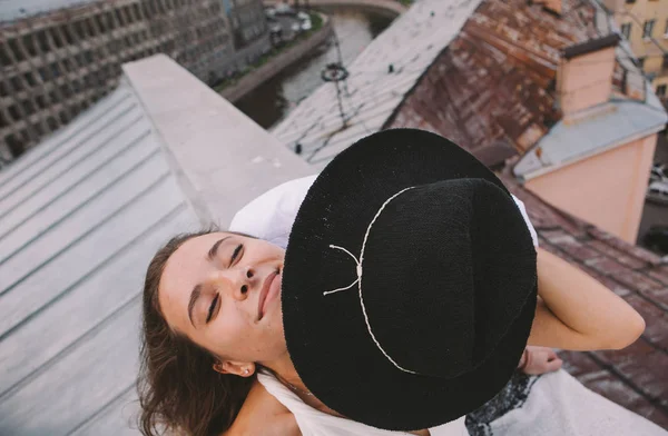 Loving Couple Girl White Dress Guy Hat Walk Roof Hugging — Stock Photo, Image