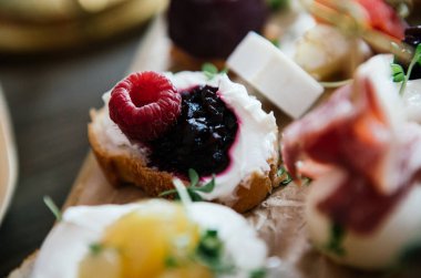 çilek, fotoğraflar için Restoran Menü ile olağandışı kanepeler