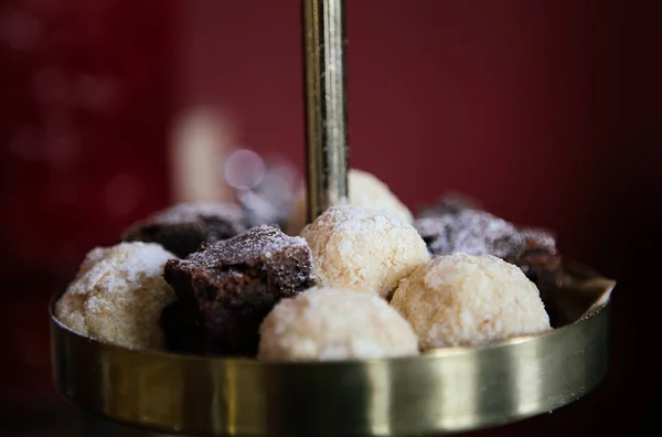 Schokoladen Und Vanillemuffins Fotos Für Die Speisekarte — Stockfoto