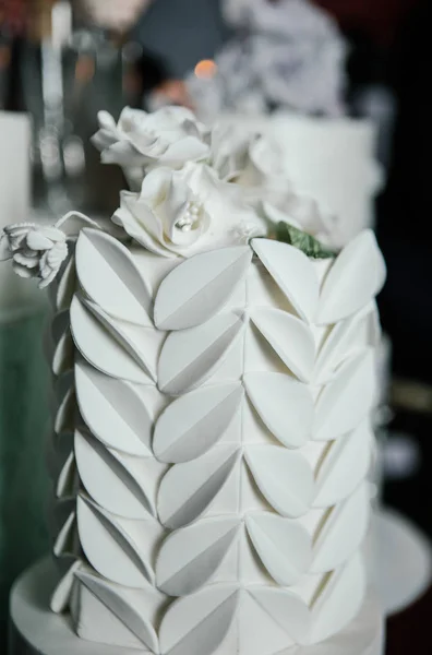 Wedding Cake Very Beautifully Decorated White Icing Marzipan Flowers — Stock Photo, Image