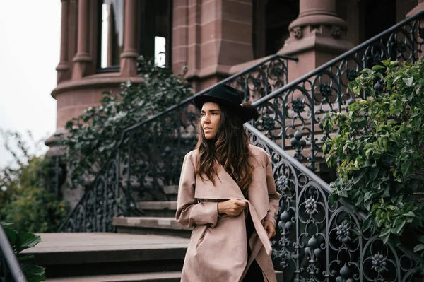 Sexy Girl Black Dress Pastel Pink Coat Hat Posing Medieval — Stock Photo, Image