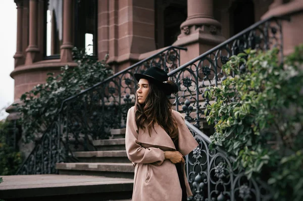 Sexy Girl Black Dress Pastel Pink Coat Hat Posing Medieval — Stock Photo, Image