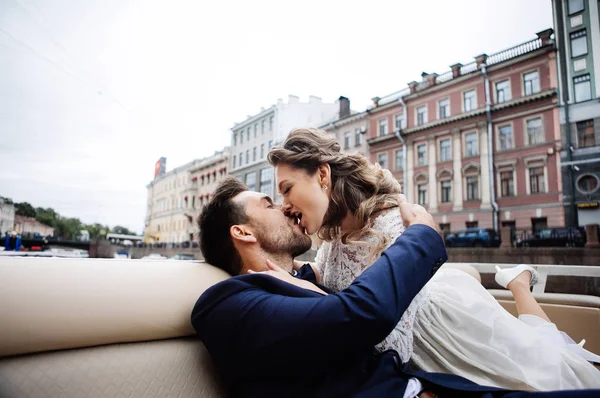 Stylish Bride Groom Wedding Day Having Fun Kissing Boat Trip — Stock Photo, Image