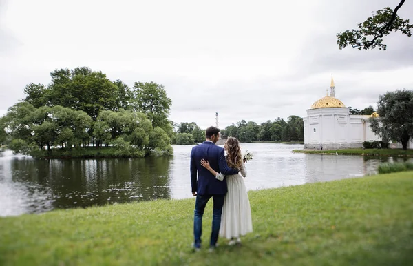 Snygg Brud Och Brudgum Deras Bröllops Dag Roligt Och Leende — Stockfoto