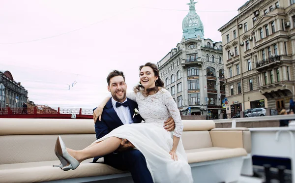 Stylish Bride Groom Wedding Day Having Fun Kissing Boat Trip — Stock Photo, Image