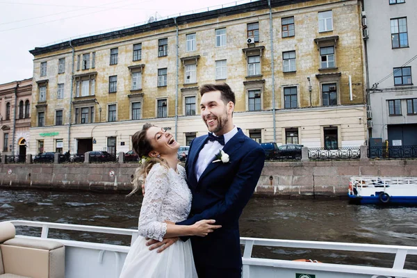 Stylish Bride Groom Wedding Day Having Fun Kissing Boat Trip — Stock Photo, Image