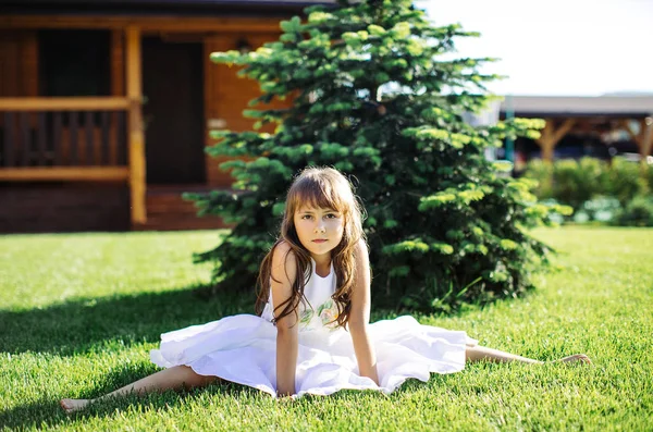 Little Girl Wearing White Dress Yard Wooden House — Stock Photo, Image