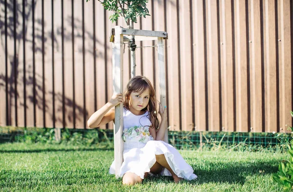 Little Girl Wearing White Dress Yard Wooden House — Stock Photo, Image