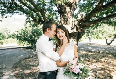 mutlu genç gelin ve damat