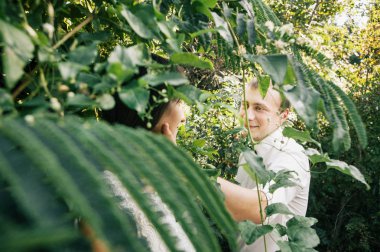 mutlu genç gelin ve damat