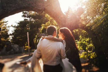 mutlu genç gelin ve damat