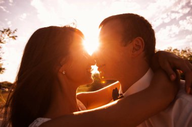 mutlu genç gelin ve damat