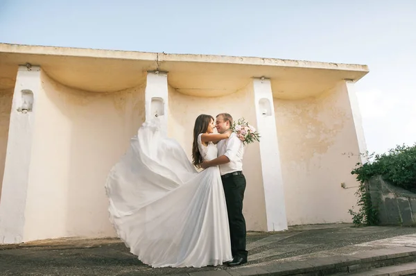 Joyeux Jeune Marié Jeune Mariée — Photo