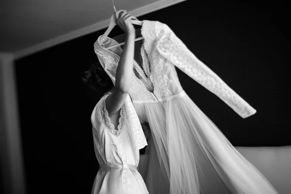 Szelíd Reggel Fiatal Menyasszony Szállodában Úgy Véli Esküvői Ruha Táncol — Stock Fotó