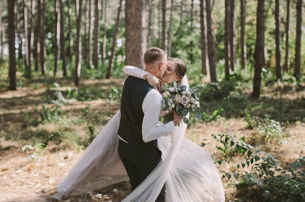 Par Elegante Terno Amor Noiva Noivo Seu Dia Casamento Passeio — Fotografia de Stock