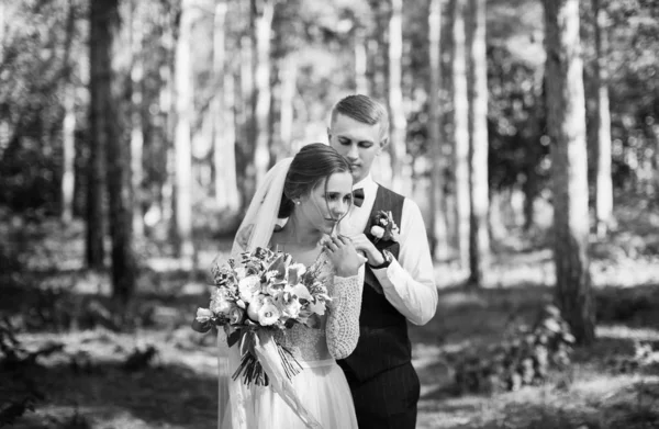 Par Elegante Terno Amor Noiva Noivo Seu Dia Casamento Passeio — Fotografia de Stock