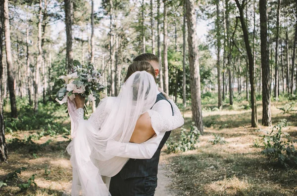 Par Elegante Terno Amor Noiva Noivo Seu Dia Casamento Passeio — Fotografia de Stock