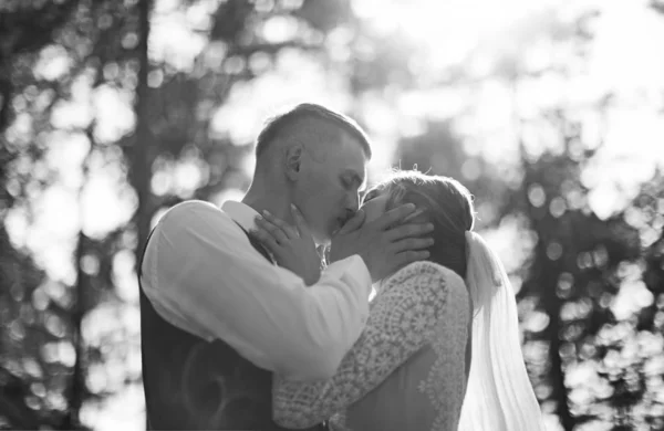 Par Elegante Terno Amor Noiva Noivo Seu Dia Casamento Passeio — Fotografia de Stock