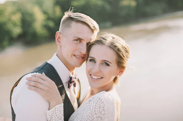 Par Elegante Terno Amor Noiva Noivo Seu Dia Casamento Passeio — Fotografia de Stock