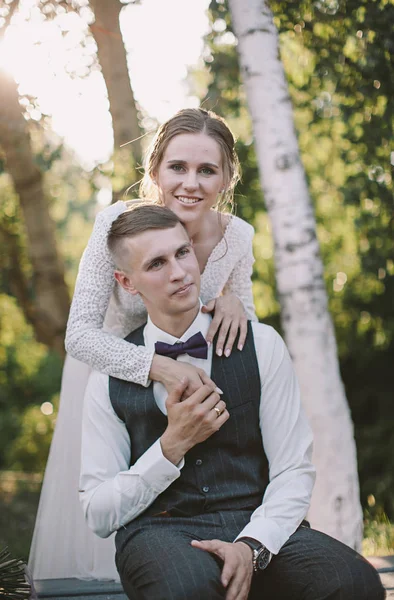 Par Elegante Terno Amor Noiva Noivo Seu Dia Casamento Passeio — Fotografia de Stock