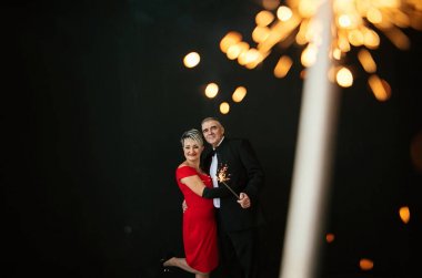 Kıvılcımlı güzel yaşlı çift