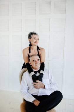 stüdyoda poz güzel yaşlı çift 