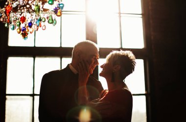 stüdyoda mutlu güzel yaşlı çift