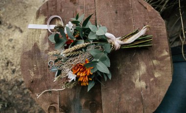 alyans ve güzel buket