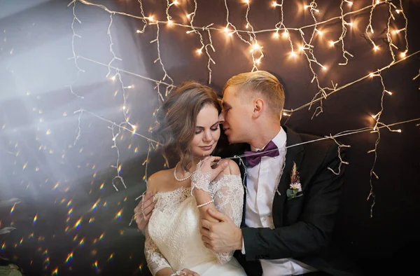 Elegante Coppia Tenera Innamorata Sposo Sposo Giorno Del Matrimonio — Foto Stock