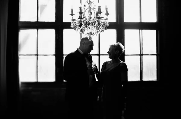 Beau Couple Senior Avec Champagne — Photo