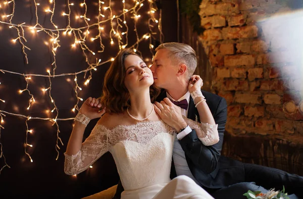 Noiva Noivo Dia Casamento Beijando — Fotografia de Stock